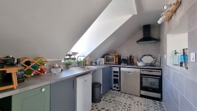 A vendre, bel appartement de 52 m² Carrez, rénové et meublé, à deux pas de la mer. Dieppe 76200