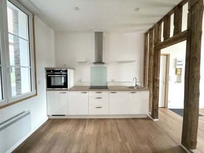 **À vendre à Dieppe** : appartement entièrement rénové de 34,87 m² en plein centre-ville avec cave, proposé par Terres Et Demeures De Normandie. 